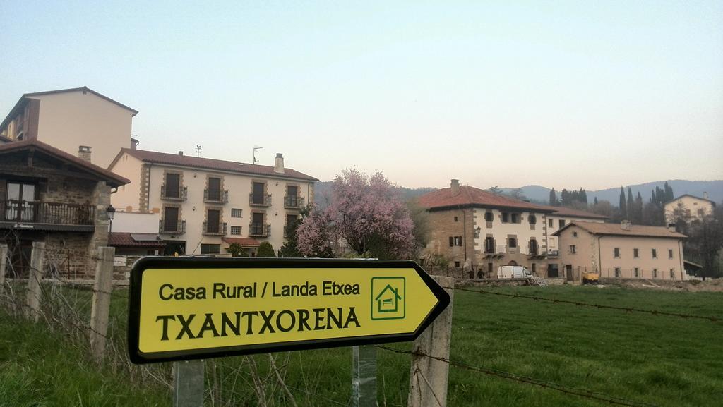 Txantxorena Zubiri Esterno foto